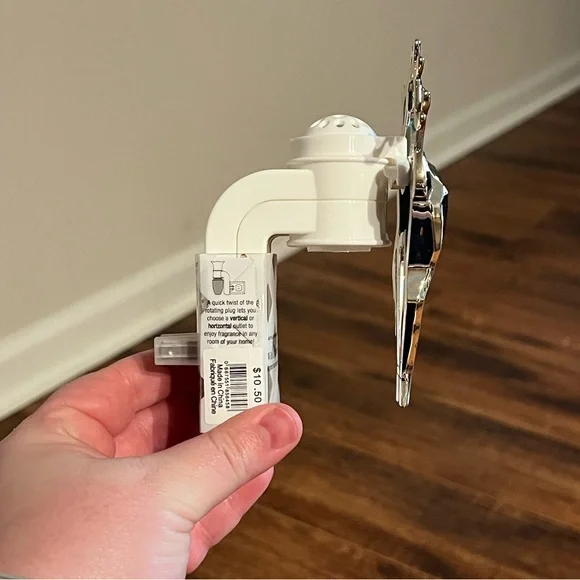 Bath & Body Works Reindeer Wallflowers Plug (new with tags) - Picture 5 of 6